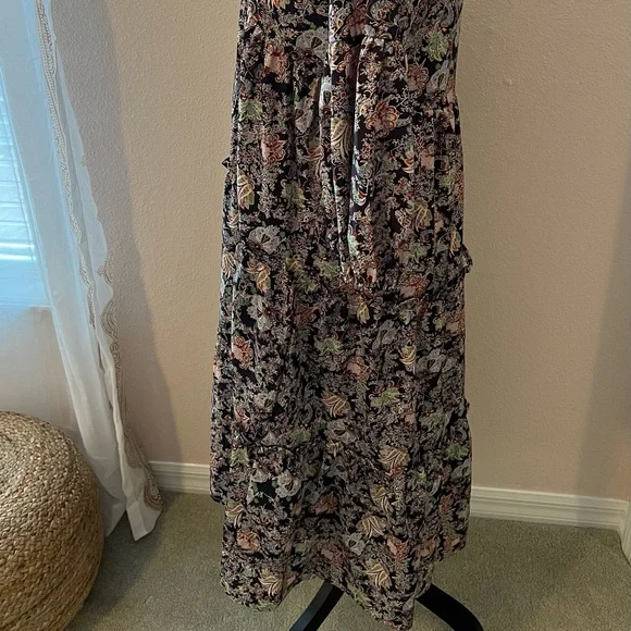 Shein dress, Size small, very pretty and flowy. Never worn. - Picture 4 of 7